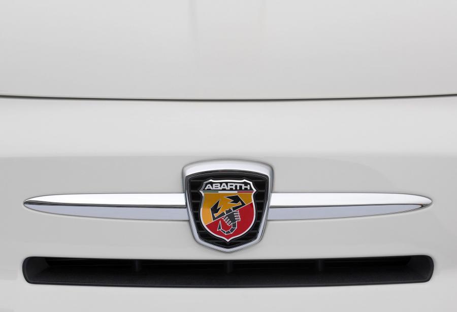 Логотип Abarth 500 2009 года  (UK) (фото 7 из 43)